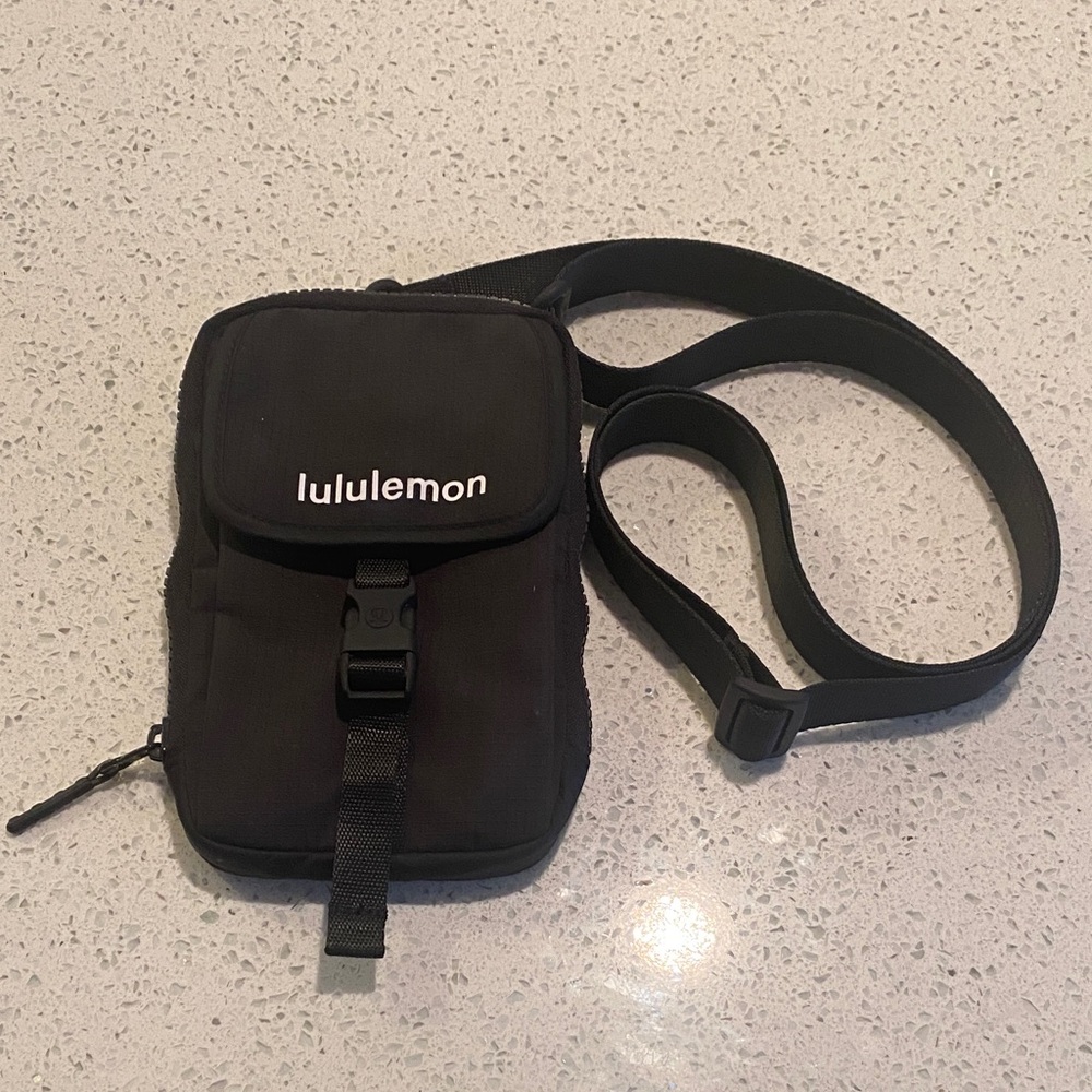 lululemon athletica Zip Top Crossbody Bag